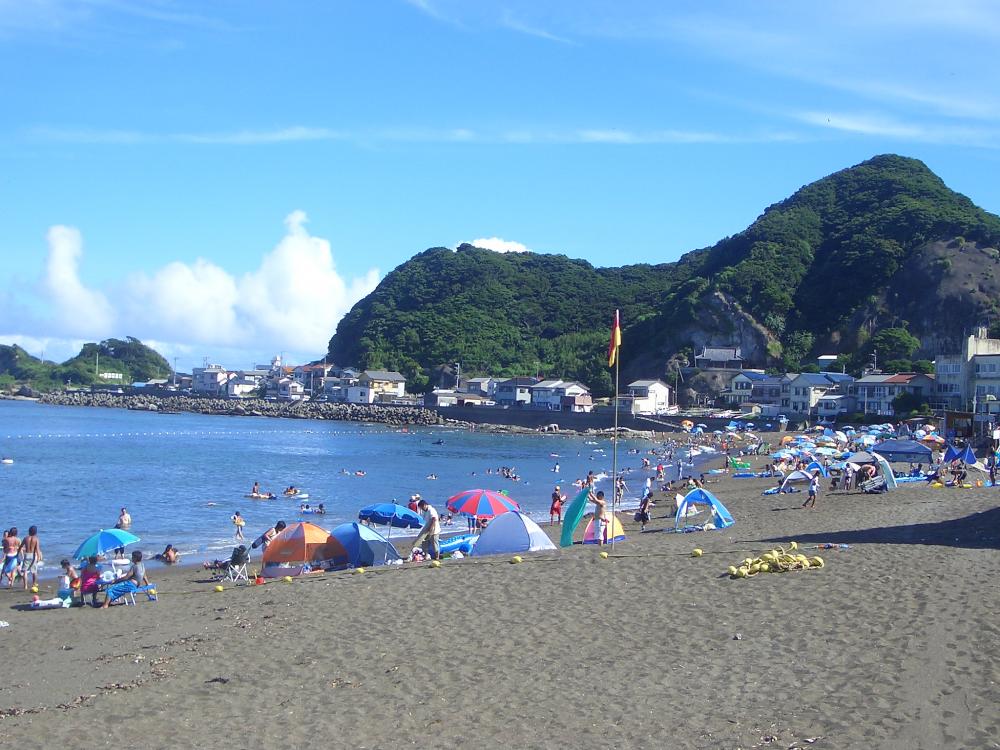 ⑤太海駅から徒歩5分「太海海水浴場」